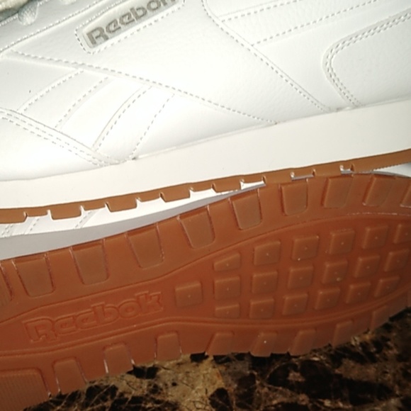 Reebok Classics - Picture 2 of 2